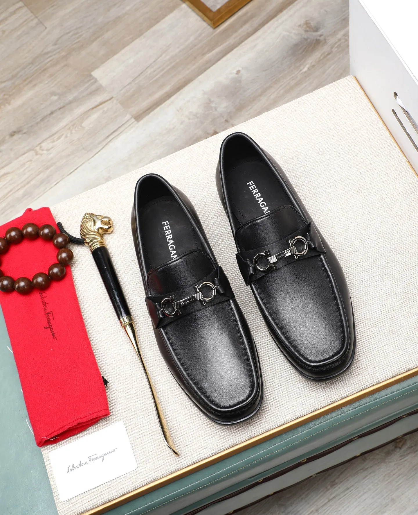 Men's clothing and shoes 💰700📛📛High-end goods! Salvatore Ferragamo is the world's top luxury footwear brand. It comes from Italy, the kingdom of fashion. It is famous all over the world for its traditional handmade design and novel styles... 🚶🏻🚶🏻 Top-quality suit shoes are sold simultaneously at the counter. This style is purely handmade. The fabric is imported Italian calfskin➕soft water-dyed cowhide lining. Specially available with original deep rubber outsole🌀🌀Size: 38➖44